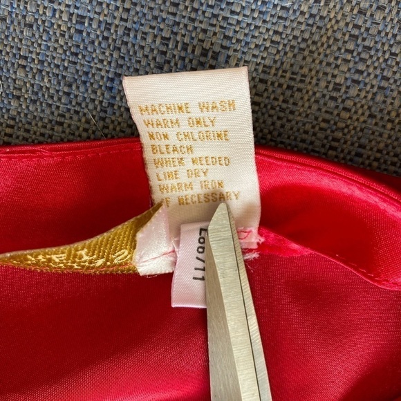 Vintage Victoria Secret Golden Label Lace Camisole Slip Top Size Medium - Picture 6 of 9